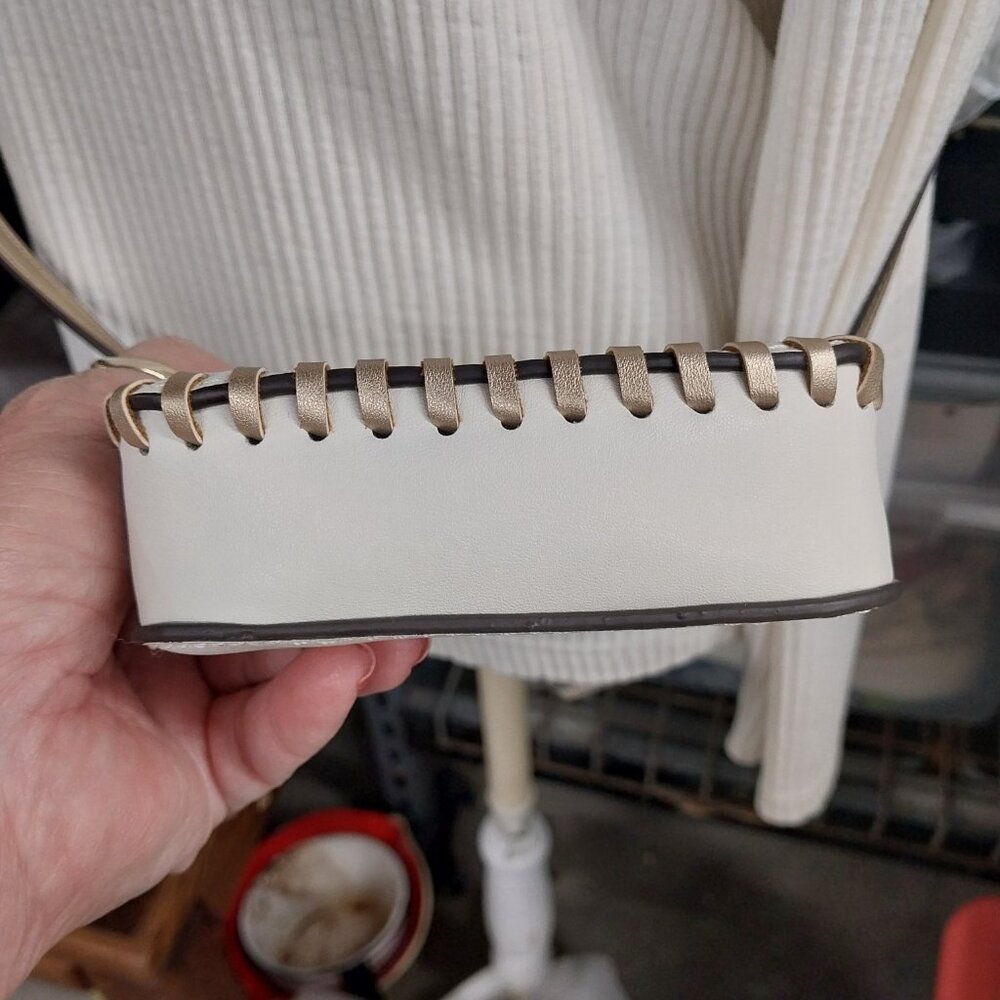 3106 Small Cato Crossbody Purse Bag in Gold and Cream. - Picture 12 of 12